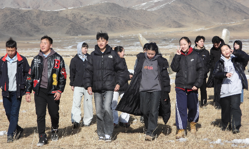 &#55357&#56582Архангай, Өвөрхангай аймгуудтай хамтран хэрэгжүүлж буй “Багш, сурагч солилцоо” хөтөлбөрийн оролцогч багш, сурагчдад зориулсан Баянхонгор аймгийн бүтээн байгуулалт, түүх, соёлын дурсгалт газруудтай танилцах аяллыг амжилттай зохион байгууллаа. 